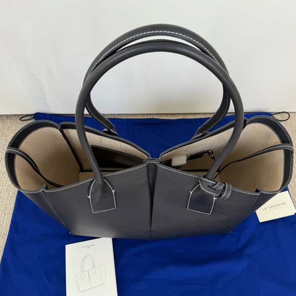 Le Tanneur Brand New Large Elena Bag. Elegant Tote Bag in Grained Leather - Picture 15 of 16